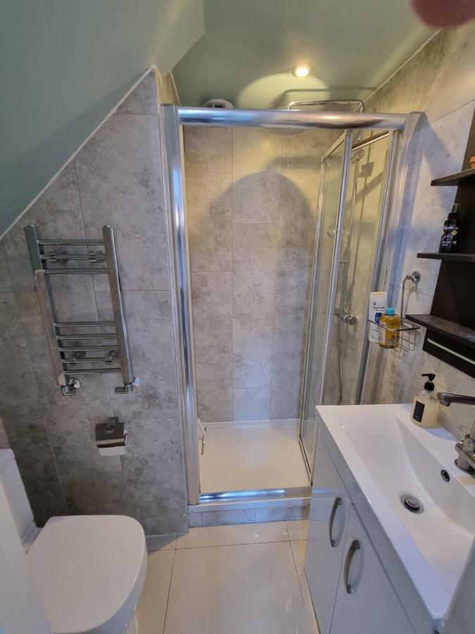 Single Room With En-Suite Shower Room In Zone 1 London Exteriör bild